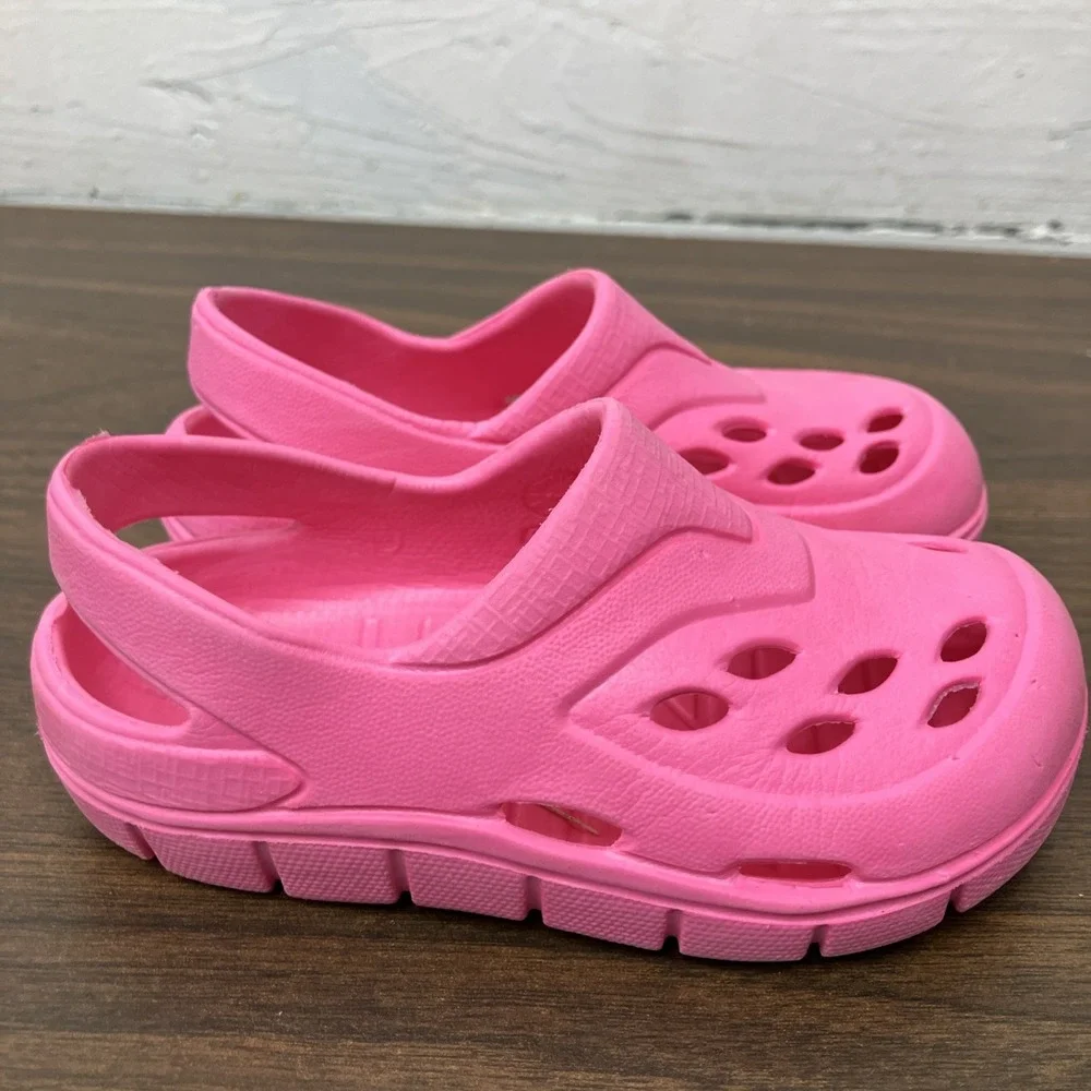 Classic Lightweight Clog with Heel Strap Pink Size 6 (US)